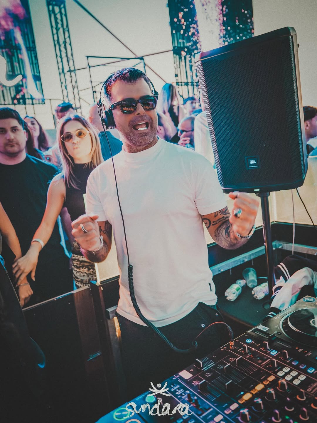 Mirko Boni at the console in a daytime event setting.